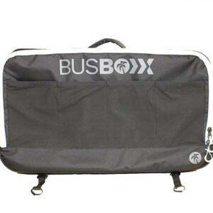 Borsa da viaggio per finestrino VW California montata sul finestrino laterale destro