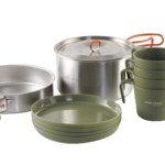 Set da cucina da campeggio per 4 persone con pentola e padella