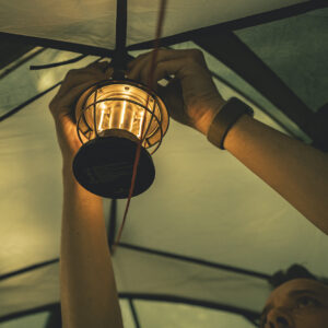 robens munros lantern im zelt aufgehängt