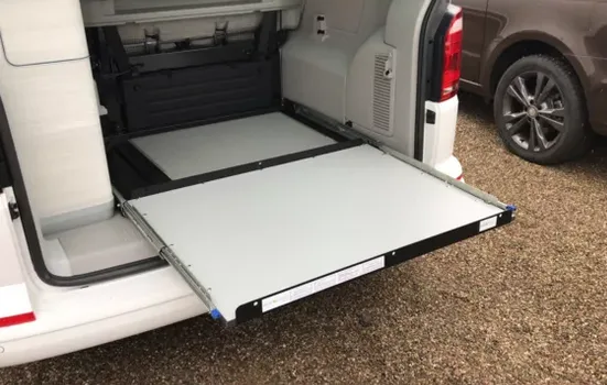 BusBoxx heckBOXX flex Heckauszug für VW T5 / T6 / T6.1 California Coast / Ocean / Beach – geteilter Heckauszug 800 mm