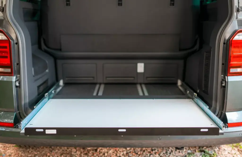 BusBoxx heckBOXX flex Heckauszug geteilt 800 mm – VW T5 / T6 / T6.1 Multivan & California Beach